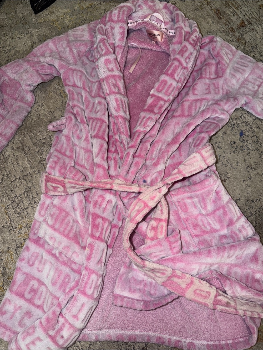 Juicy Couture Pink Plush Hooded Logo Robe for Kids - Picture 5 of 6